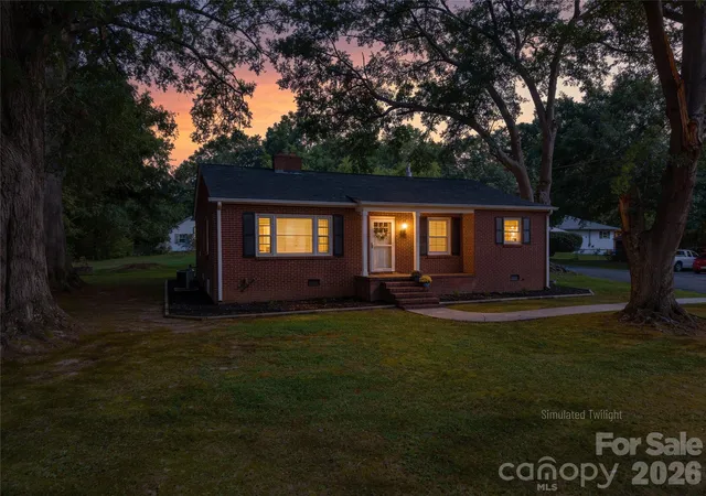 Photo 2 of Single family home for sale at 123 E Dixon St, Lincolnton, NC 28092 | MLS# 4425787 | Listing updated on 2026-09-20