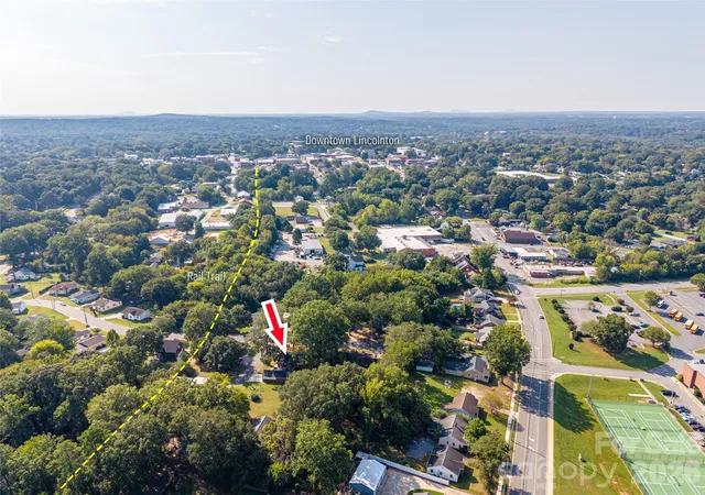 Photo 3 of Single family home for sale at 123 E Dixon St, Lincolnton, NC 28092 | MLS# 4425787 | Listing updated on 2026-09-20