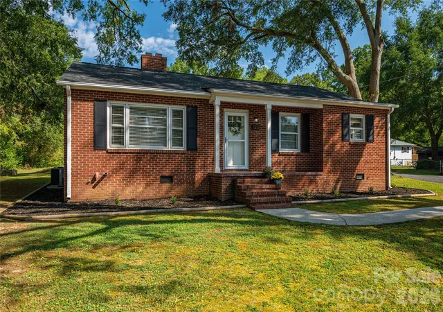 Photo 3 of Single family home for sale at 123 E Dixon St, Lincolnton, NC 28092 | MLS# 4425787 | Listing updated on 2026-09-20