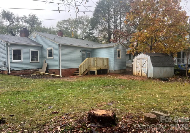 Photo 4 of Single family home for sale at 243 Governors View Rd, Asheville, NC 28805 | MLS# 4425794 | Listing updated on 2026-09-22
