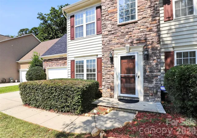 Photo 3 of Single family home for sale at 7709 Greylock Ridge Rd, Matthews, NC 28105 | MLS# 4425798 | Listing updated on 2026-09-29
