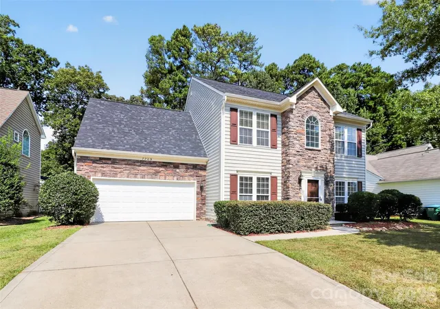 Photo 2 of Single family home for sale at 7709 Greylock Ridge Rd, Matthews, NC 28105 | MLS# 4425798 | Listing updated on 2026-09-29