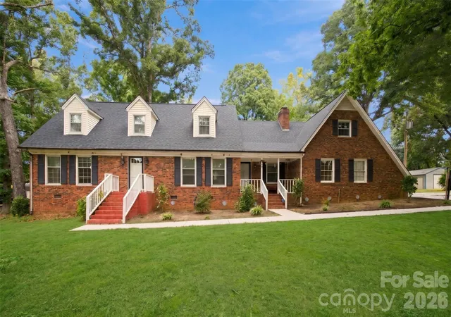 Photo 2 of Single family home for sale at 709 Woodside Dr, Kings Mountain, NC 28086 | MLS# 4425802 | Listing updated on 2026-09-22