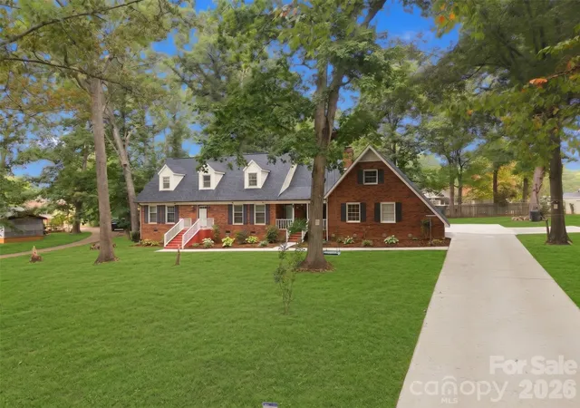 Photo 3 of Single family home for sale at 709 Woodside Dr, Kings Mountain, NC 28086 | MLS# 4425802 | Listing updated on 2026-09-22
