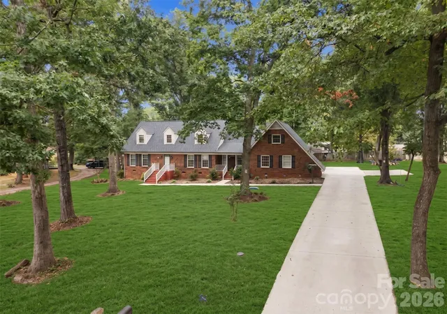Photo 3 of Single family home for sale at 709 Woodside Dr, Kings Mountain, NC 28086 | MLS# 4425802 | Listing updated on 2026-09-22