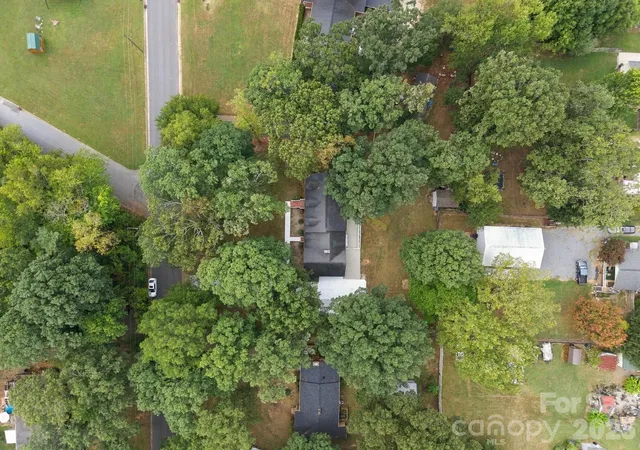 Photo 4 of Single family home for sale at 709 Woodside Dr, Kings Mountain, NC 28086 | MLS# 4425802 | Listing updated on 2026-09-22