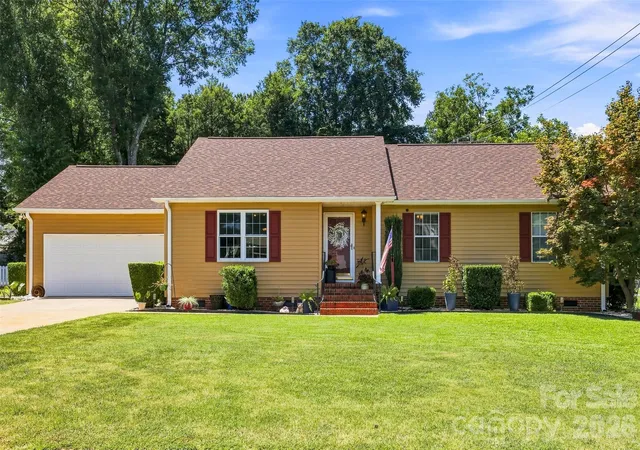 Photo 1 of Single family home for sale at 1009 Willow Run Rd, Anderson, SC 29621 | MLS# 4425830 | Listing updated on 2026-10-01