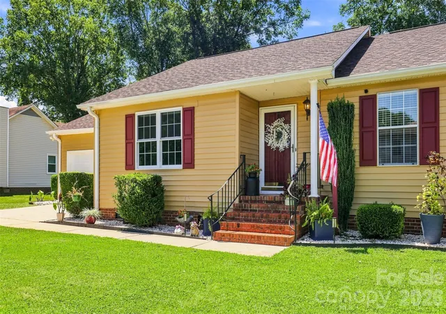 Photo 2 of Single family home for sale at 1009 Willow Run Rd, Anderson, SC 29621 | MLS# 4425830 | Listing updated on 2026-10-01