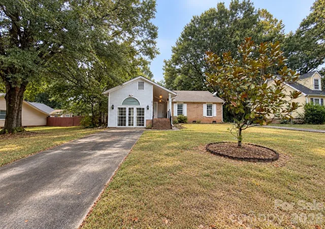 Photo 3 of Single family home for sale at 6501 Old Meadow Rd, Charlotte, NC 28227 | MLS# 4425844 | Listing updated on 2026-09-30