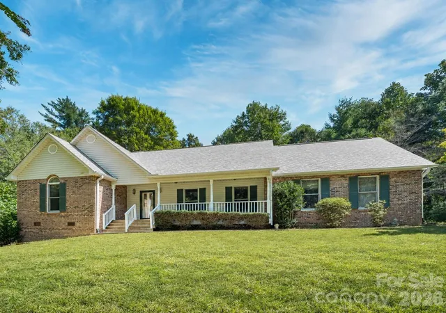Photo 1 of Single family home for sale at 106 Fish Hawk Dr, Hendersonville, NC 28739 | MLS# 4425849 | Listing updated on 2026-09-21