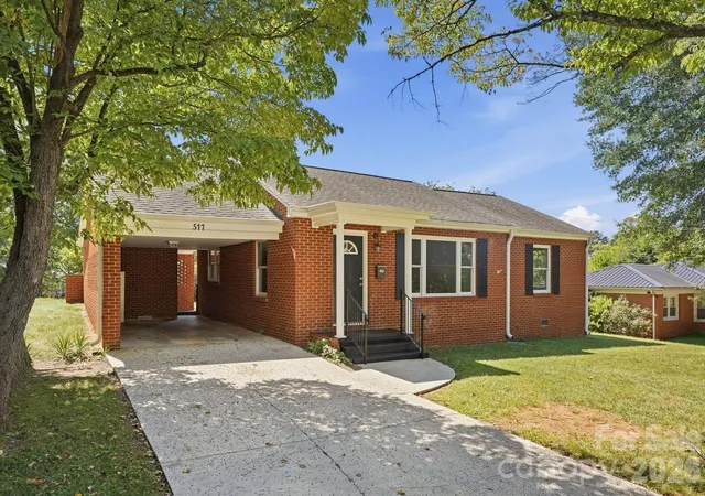 Photo 3 of Sale Pending at 517 Battleground Rd, Lincolnton, NC 28092 | MLS# 4425854 | Listing updated on 2026-09-24