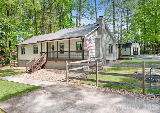 Photo 1 of Single family home for sale at 204 Nottingham Dr, Huntersville, NC 28078 | MLS# 4425861 | Listing updated on 2026-09-25