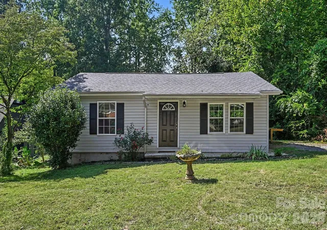Photo 1 of Single family home for sale at 925 S Chestnut St, Gastonia, NC 28054 | MLS# 4425865 | Listing updated on 2026-09-28