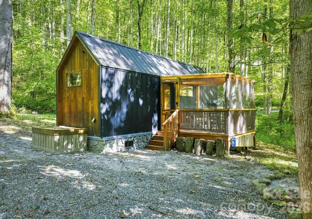 Photo 2 of Single family home for sale at 145 Kingfisher Ln, Sylva, NC 28779 | MLS# 4425867 | Listing updated on 2026-09-18
