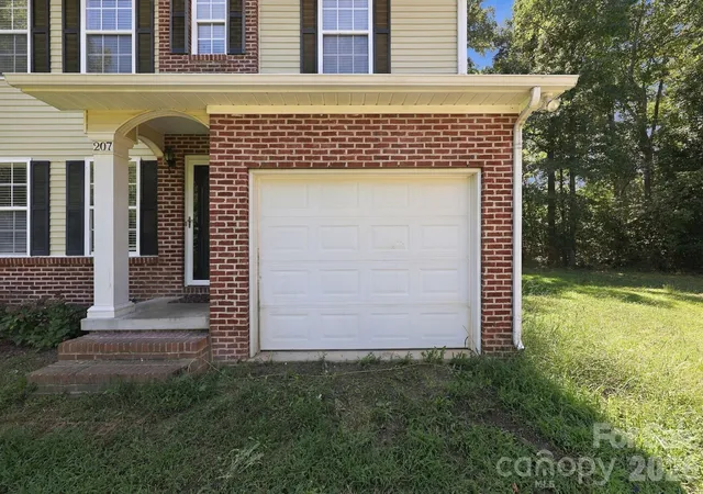 Photo 3 of Single family home for sale at 207 Aceland Cir, Salisbury, NC 28146 | MLS# 4425873 | Listing updated on 2026-10-04