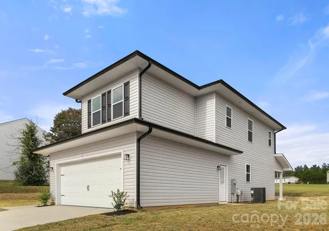 Photo 2 of Single family home for sale at 2005 Germany Dr, Dallas, NC 28034 | MLS# 4425875 | Listing updated on 2026-09-20