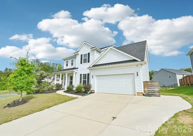 Photo 2 of Single family home for sale at 4650 Cava Ct, Fort Mill, SC 29707 | MLS# 4425877 | Listing updated on 2026-10-20