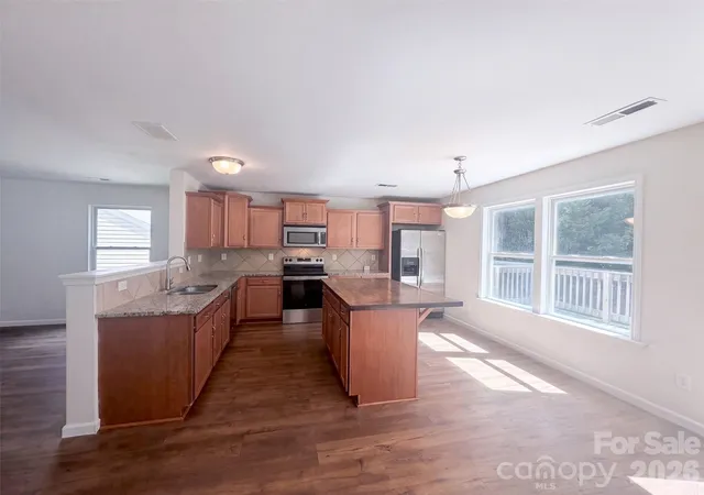 Photo 2 of Single family home for sale at 112 Sheridan Ct, Mooresville, NC 28115 | MLS# 4425883 | Listing updated on 2026-09-23
