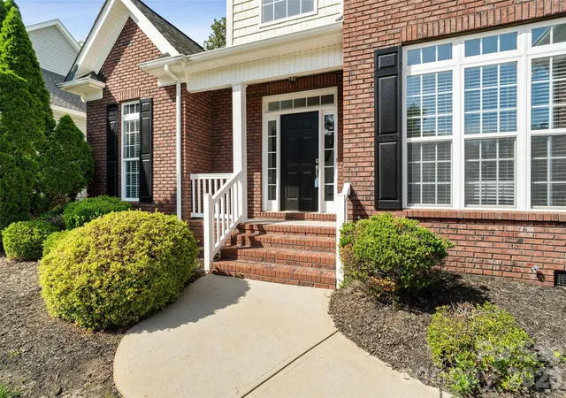 Photo 2 of Single family home for sale at 1588 Essex Hall Dr, Rock Hill, SC 29730 | MLS# 4425884 | Listing updated on 2026-09-19