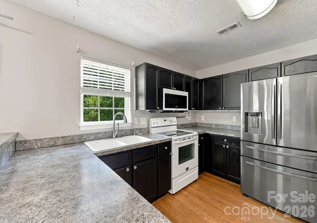 Photo 3 of Single family home for sale at 14306 Blue Grass Dr, Huntersville, NC 28078 | MLS# 4425886 | Listing updated on 2026-09-23