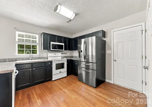 Photo 3 of Single family home for sale at 14306 Blue Grass Dr, Huntersville, NC 28078 | MLS# 4425886 | Listing updated on 2026-09-23