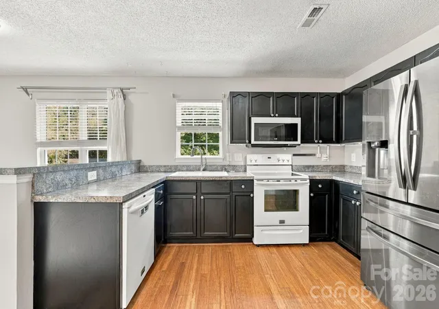 Photo 4 of Single family home for sale at 14306 Blue Grass Dr, Huntersville, NC 28078 | MLS# 4425886 | Listing updated on 2026-09-23