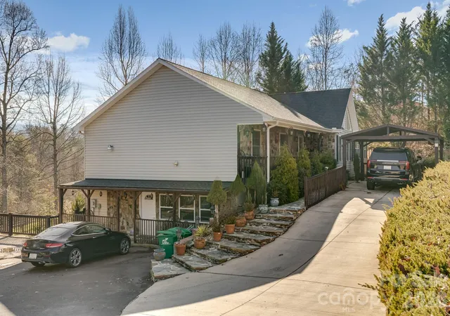 Photo 3 of Single family home for sale at 254 Jupiter Rd, Weaverville, NC 28787 | MLS# 4425895 | Listing updated on 2026-09-29