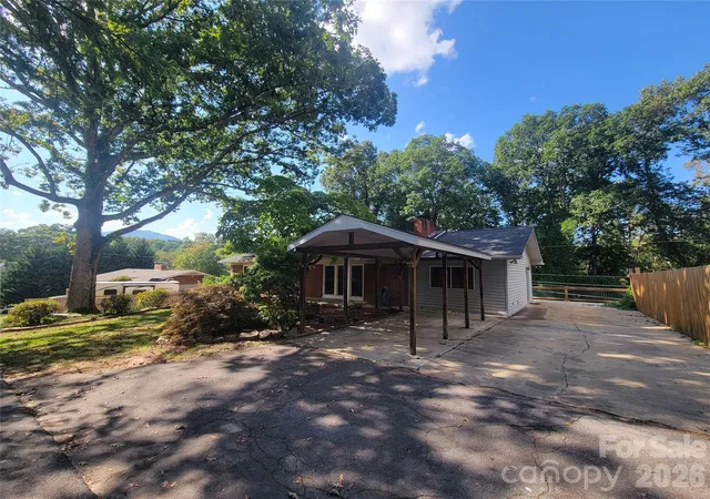 Photo 2 of Single family home for sale at 67 Fairlane Dr, Waynesville, NC 28786 | MLS# 4425897 | Listing updated on 2026-09-29