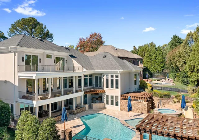 Photo 3 of Mansion for sale at 17532 Sail View Dr, Cornelius, NC 28031 | MLS# 4425901 | Listing updated on 2026-10-26