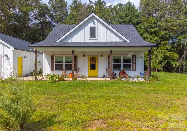 Photo 2 of Single family home for sale at 190 Fort Hembree Rd, Hayesville, NC 28904 | MLS# 4425905 | Listing updated on 2026-09-27
