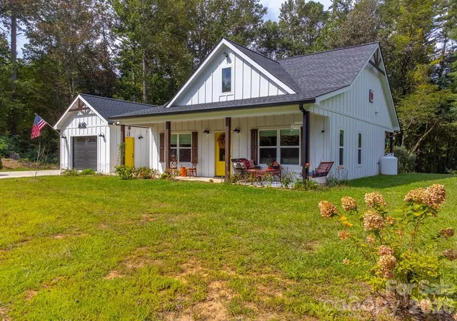 Photo 3 of Single family home for sale at 190 Fort Hembree Rd, Hayesville, NC 28904 | MLS# 4425905 | Listing updated on 2026-09-27