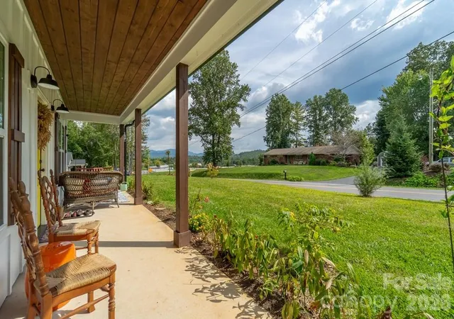 Photo 3 of Single family home for sale at 190 Fort Hembree Rd, Hayesville, NC 28904 | MLS# 4425905 | Listing updated on 2026-09-27