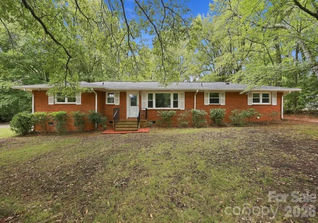 Photo 2 of Single family home for sale at 7029 Linda Lake Dr, Charlotte, NC 28215 | MLS# 4425915 | Listing updated on 2026-10-07