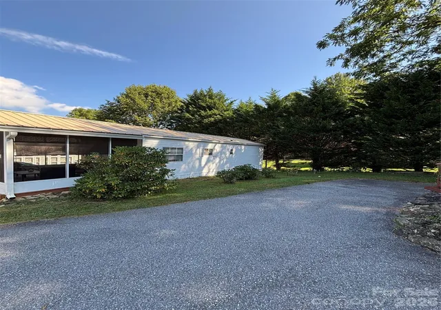 Photo 2 of Single family home for sale at 27 Levi Dr, Maggie Valley, NC 28751 | MLS# 4425925 | Listing updated on 2026-09-20