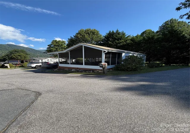 Photo 3 of Single family home for sale at 27 Levi Dr, Maggie Valley, NC 28751 | MLS# 4425925 | Listing updated on 2026-09-20