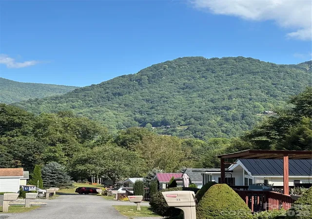 Photo 4 of Single family home for sale at 27 Levi Dr, Maggie Valley, NC 28751 | MLS# 4425925 | Listing updated on 2026-09-20