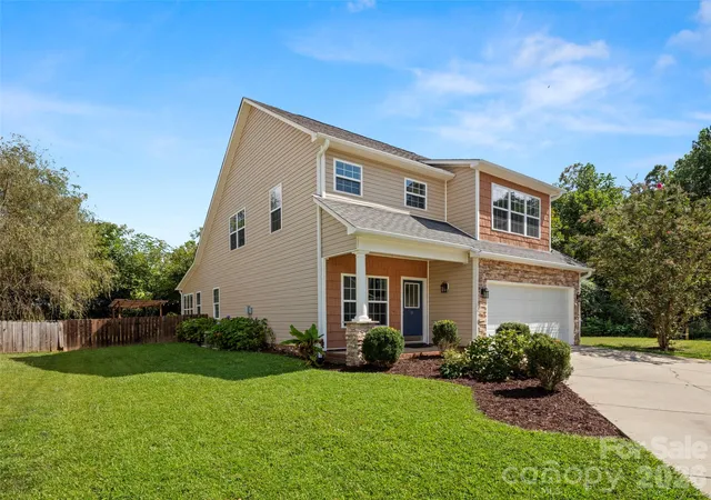 Photo 3 of Single family home for sale at 16 Stonebury Dr, Arden, NC 28704 | MLS# 4425932 | Listing updated on 2026-09-30