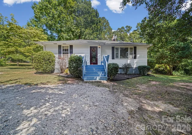 Photo 1 of Single family home for sale at 823 Great Fls Hwy, Chester, SC 29706 | MLS# 4425939 | Listing updated on 2026-09-24