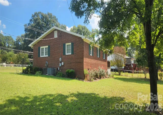 Photo 3 of Single family home for sale at 4405 Grier St, Gastonia, NC 28056 | MLS# 4425947 | Listing updated on 2026-09-19