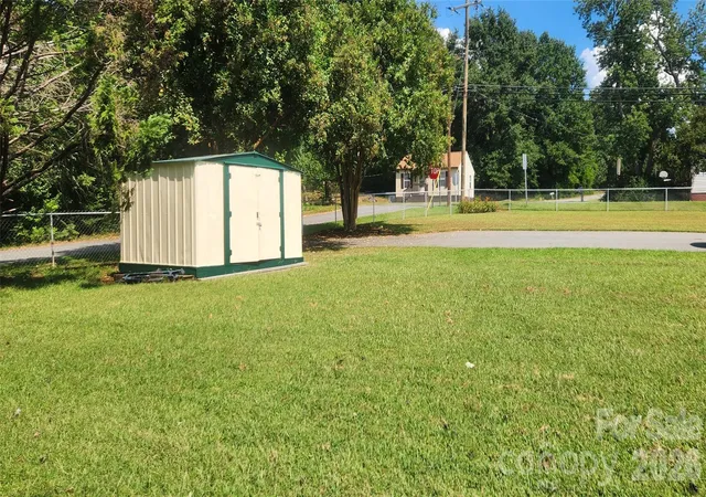 Photo 3 of Single family home for sale at 4405 Grier St, Gastonia, NC 28056 | MLS# 4425947 | Listing updated on 2026-09-19