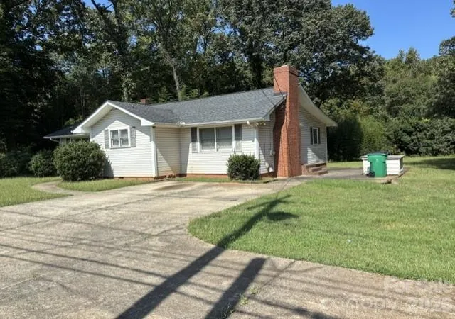 Photo 3 of Single family home for sale at 7331 Mallard Crk Rd, Charlotte, NC 28262 | MLS# 4425959 | Listing updated on 2026-09-25