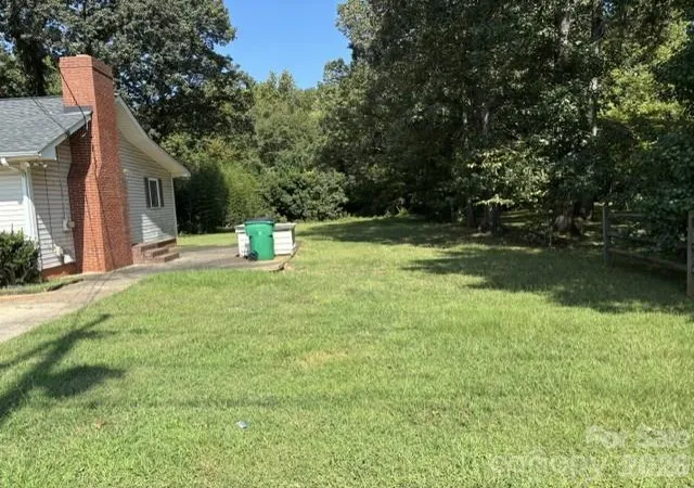Photo 3 of Single family home for sale at 7331 Mallard Crk Rd, Charlotte, NC 28262 | MLS# 4425959 | Listing updated on 2026-09-25