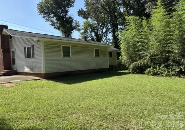 Photo 4 of Single family home for sale at 7331 Mallard Crk Rd, Charlotte, NC 28262 | MLS# 4425959 | Listing updated on 2026-09-25