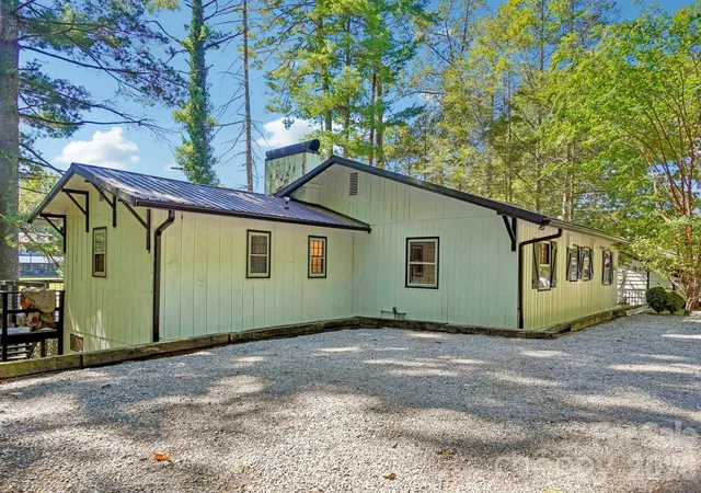 Photo 2 of Single family home for sale at 52 Lake Jordan Dr, Flat Rock, NC 28731 | MLS# 4425965 | Listing updated on 2026-10-01