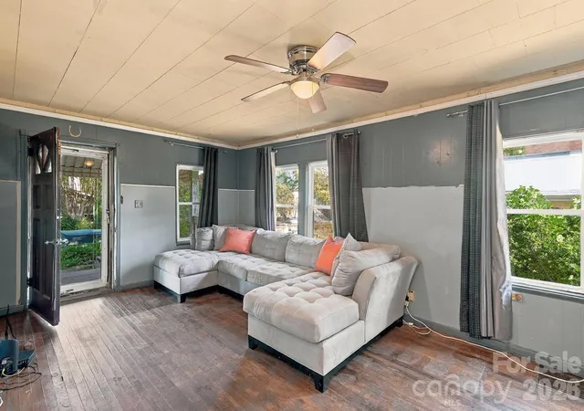 Photo 3 of Single family home for sale at 194 Logan Ave, Asheville, NC 28806 | MLS# 4425971 | Listing updated on 2026-10-03