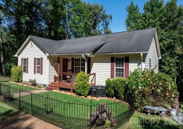 Photo 1 of Single family home for sale at 4218 Piney Rd, Morganton, NC 28655 | MLS# 4425976 | Listing updated on 2026-09-20