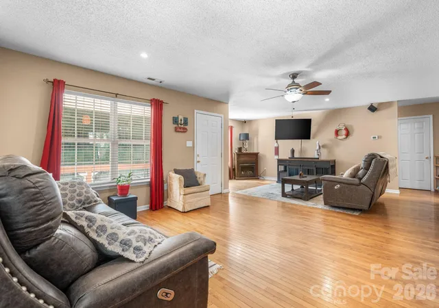 Photo 4 of Single family home for sale at 4218 Piney Rd, Morganton, NC 28655 | MLS# 4425976 | Listing updated on 2026-09-20