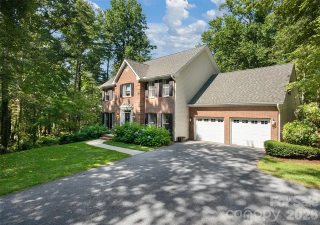 Photo 2 of Single family home for sale at 306 Red Fox Cir, Asheville, NC 28803 | MLS# 4425979 | Listing updated on 2026-10-07