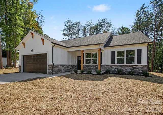 Photo 2 of Single family home for sale at 1538 34th Avenue Ln NE, Hickory, NC 28601 | MLS# 4425993 | Listing updated on 2026-09-21