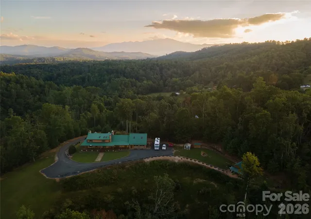 Photo 3 of Single family home for sale at 237 Murdock Rd, Bakersville, NC 28705 | MLS# 4425998 | Listing updated on 2026-10-01